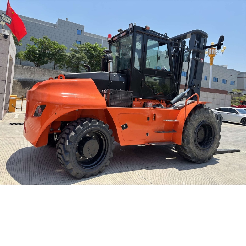 Empilhadeira Todo-Terreno SOCMA 8 Toneladas